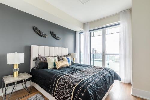 Toronto Entertainment District Apartment | Executive 2 Bedroom 2 Bathroom Condo in Downtown Toronto