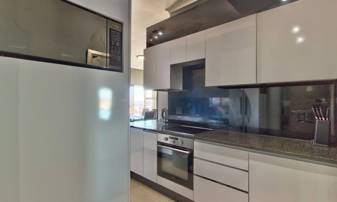 Observatory Apartment | Executive 2-Bedroom Apartment with 180° City Views in Cape Town