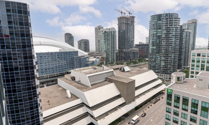 Fashion District Apartment | Executive 2 Beds by Rogers Centre, Ripley’s Aquarium & Free Parking