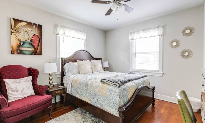 Richmond Condo | Executive 2BR condo: Free parking, fire pit, and patio.