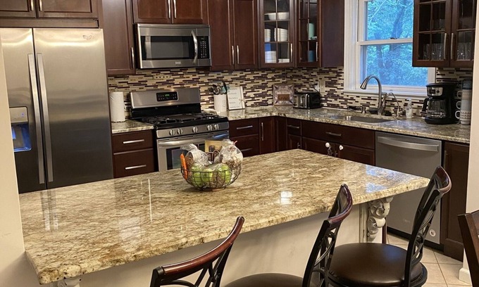 Grand Rivers House | Executive 5 Bed/4 Bath, 13 Beds, Sleeps 17, by Patti's w/Pool Table!