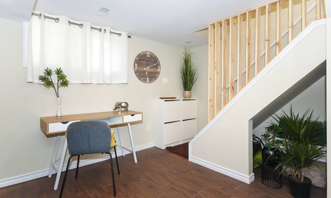 Ottawa Division Apartment | Executive Bsmt | 3 beds, 1 bath | Bsmt Apt | Sleeps 6