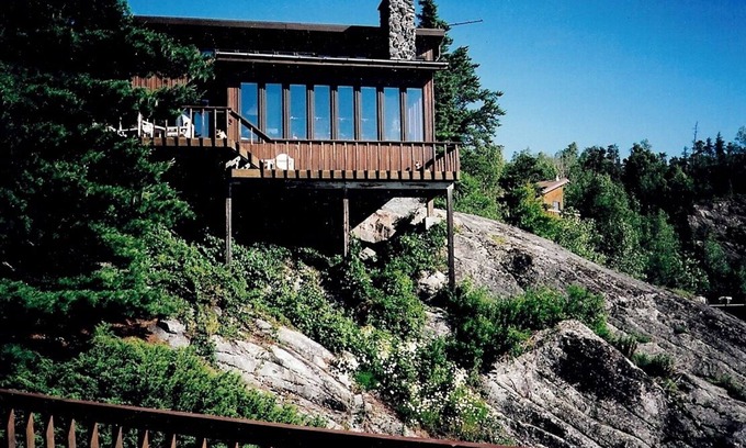 Northern Ontario Cottage | Executive Cottage Clearwater Bay LOTW for rent by the month