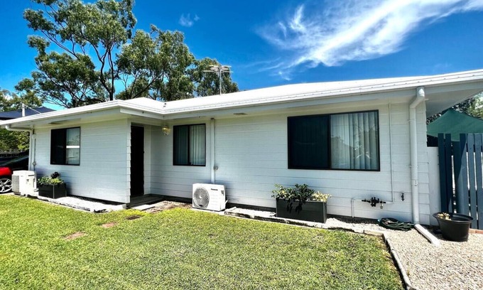 Burdell Apartment | Executive Entire House - 3 bedrooms 1 bathroom