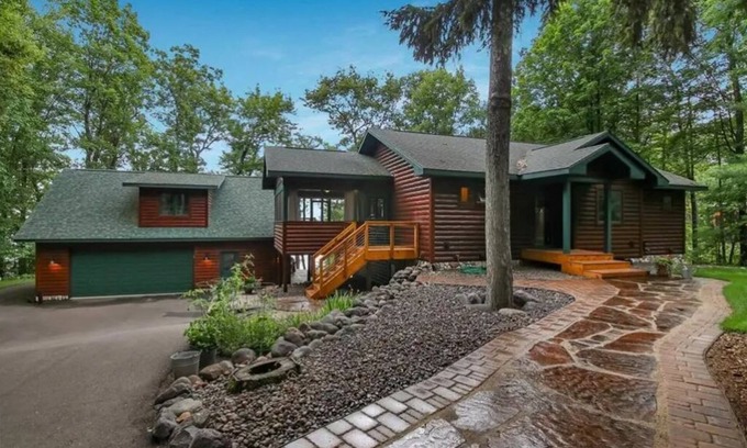 Stone Lake House | Executive Escape on LCO Stone Lake Hayward Sleeps 10+ Enjoy Fall at the lake!