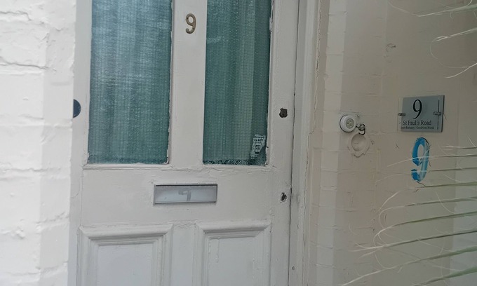 Tottenham Bed & Breakfast | Executive Female Tottenham Spurs stay over
