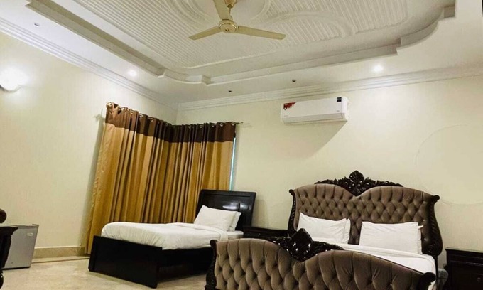 F-7 Sector Hotel | Executive Galaxy House located near the city center. 5 minutes to the park!