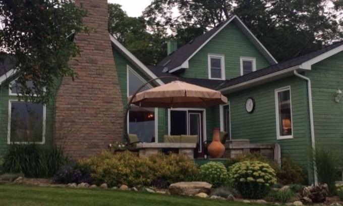Markdale House | Executive home 3 minutes from top of Beaver Valley Ski Club