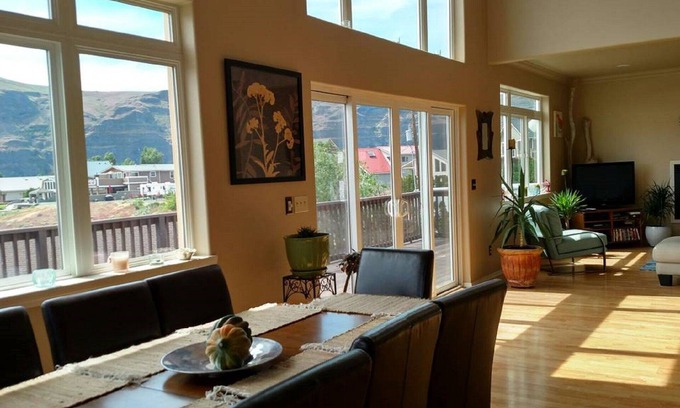 Sunland Estates House | Executive home in the incredible Columbia Gorge Basin on the Columbia River