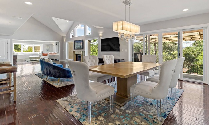 Hayward Villa | Executive Home, Modern Spacious Retreat!