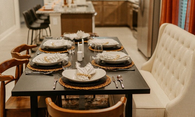 Lake Charles House | Executive Housing | Water Views | New Build | Close to Golf Course | Fast WiFi | Garage