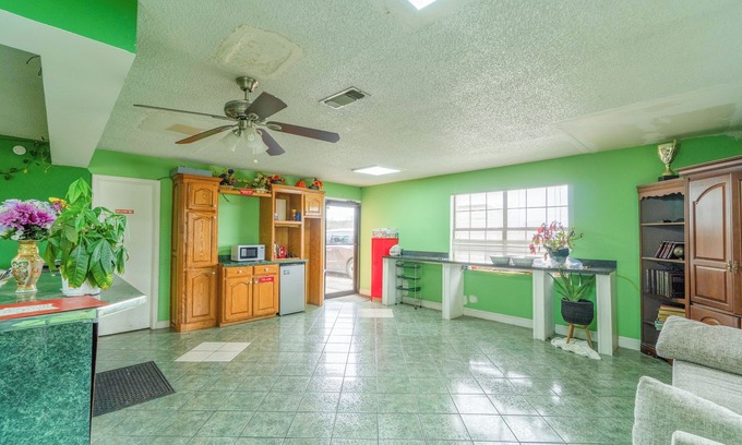 Mineral Wells Hotel | Executive Inn By OYO Mineral Wells US-180
