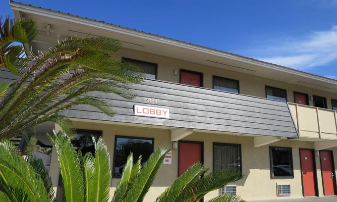 Panama City Beach Hotel | Executive Inn - Panama City Beach