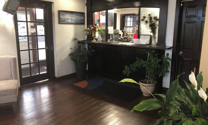 Edmond Hotel | Executive Inn