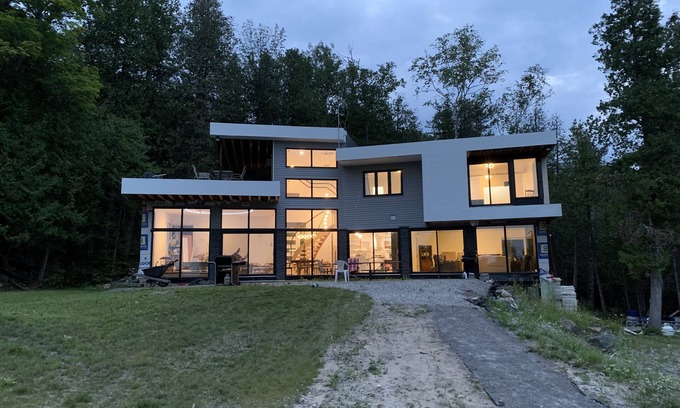 La Peche Villa | Executive Lakeside Villa