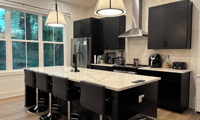 Chosewood Park House | Executive level Grant Park, Chosewood Park, Atlanta 3 Story Townhome w/Garagen