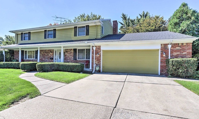 Toledo Condo | Executive Living: Toledo Golf Home w/Gym, Court