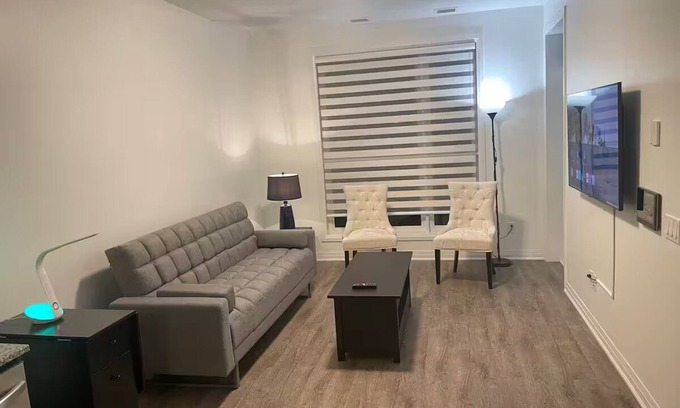 Oakville Apartment | Executive Luxury Apartment.