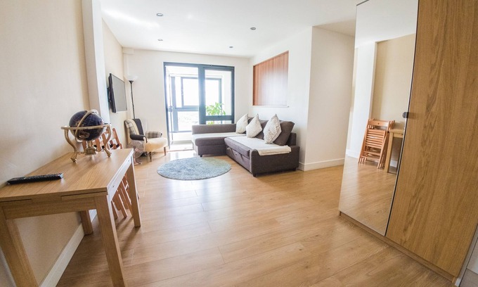 Clementswood Apartment | Executive One Bedroom Apartment City View Balcony