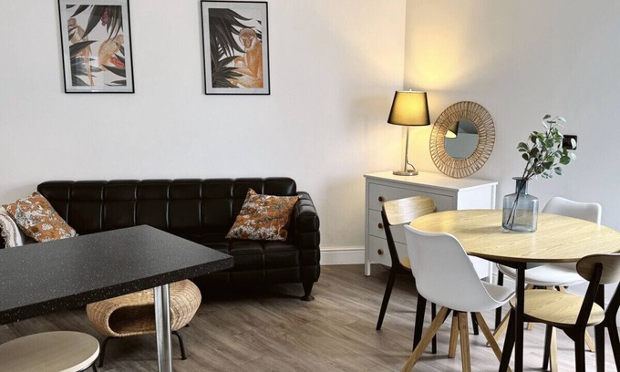Gibraltar Condo | Executive Penthouse - City Centre Skyline Balcony