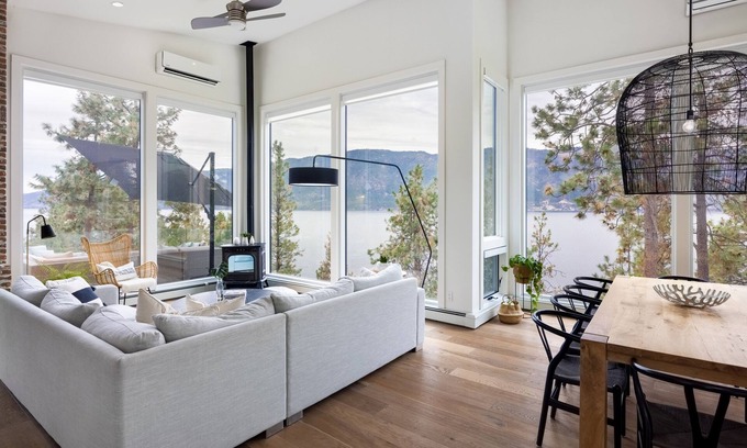 Central Okanagan House | Executive, private, lake-view home that is 1 hour to Silver Star and Big White