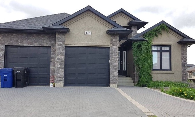 Saskatoon Bed & Breakfast | Executive Quiet Home on Edge of City