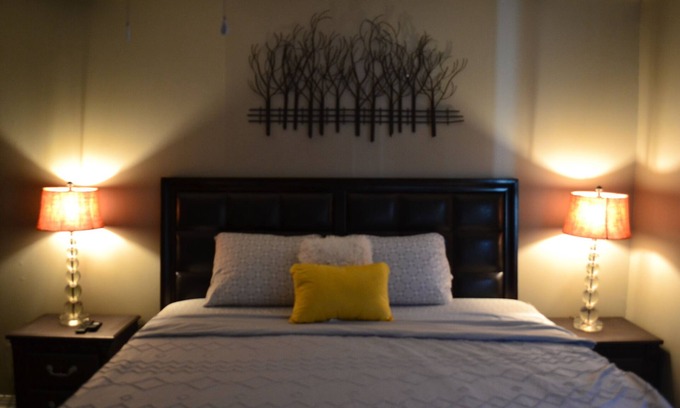 Tougaloo House | Executive Red Door Vacation Home with Kitchen and Pool Table @ Jackson-Ridgeland