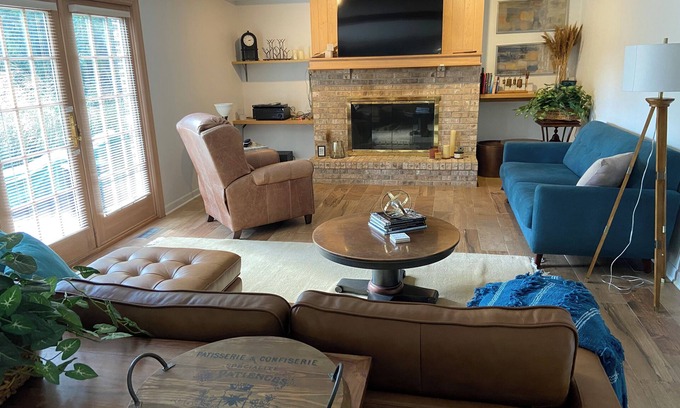 Naperville House | Executive Residence Corporate Corridor minutes from Naperville downtown