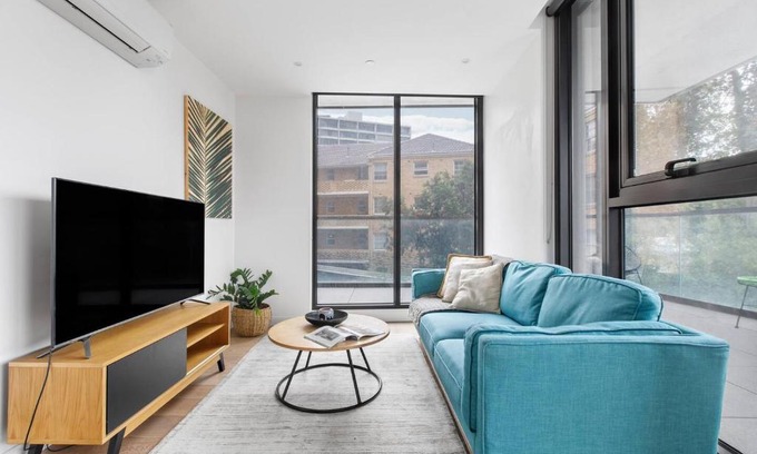 Melbourne Apartment | Executive Resort-Style Living at Leafy Albert Park