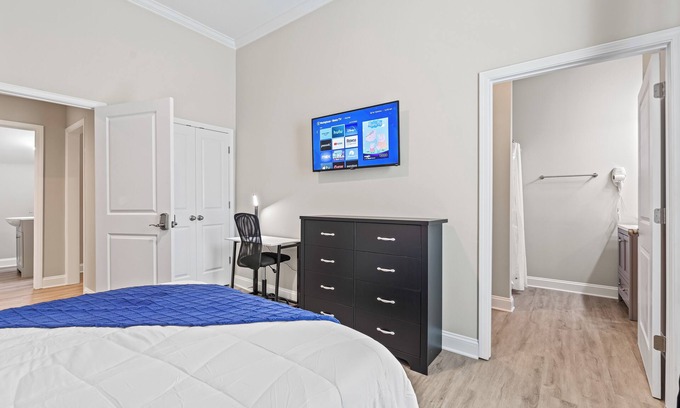 Kings Mountain House | Executive Room C - Private Bath, Desk, Fast WiFi for Monthly Stays