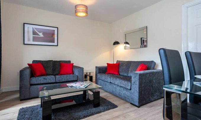 Latchford House | Executive St Marys House - Lovely Four bed townhouse