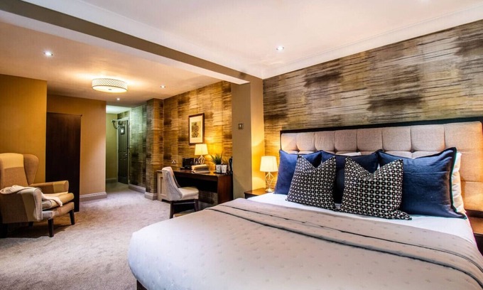 Yeovil Apartment | Executive Studio: Luxury Bathroom & Gym Access