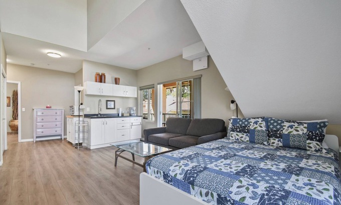 Quail Ridge Apartment | Executive Studio With Vaulted Ceilings - 314B