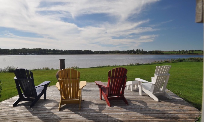 Bay Fortune Cottage | Executive style family cottage on the water