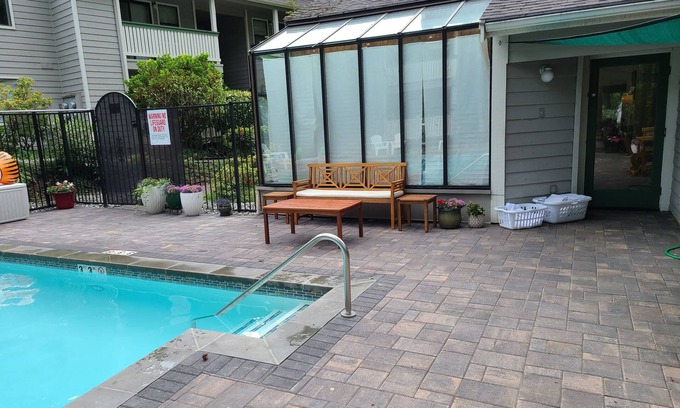 Overlake Apartment | Executive Suite 2 bd 1 bth - 1st floor