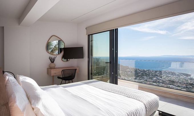 Saronikos House | Executive Suite By Saronida Hills