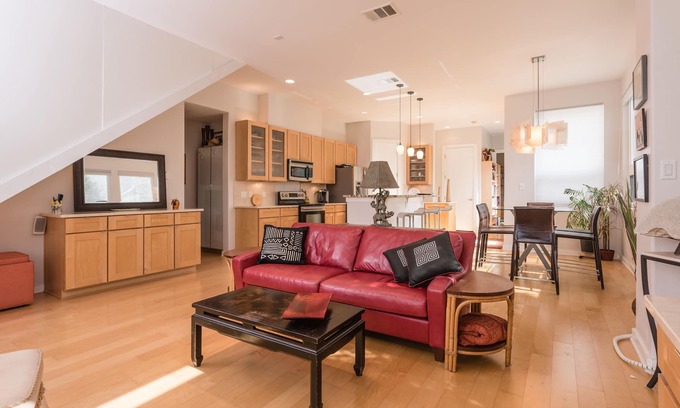 Hancock Condo | Executive Suite Condo in Central Austin