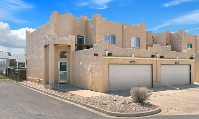 Northeast Colorado Springs House | Executive Townhouse To Stay