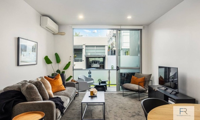 Freemans Bay Apartment | Executive Townhouse Auckland by Furnished Rentals