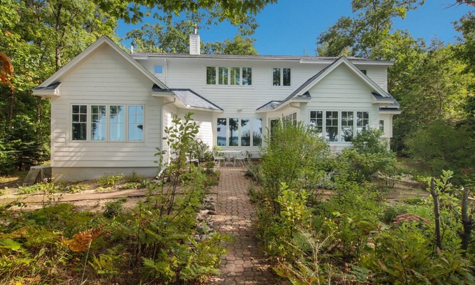 Williamsburg House | Executive Waterfront Home in Elk Rapids on Lake Michigan