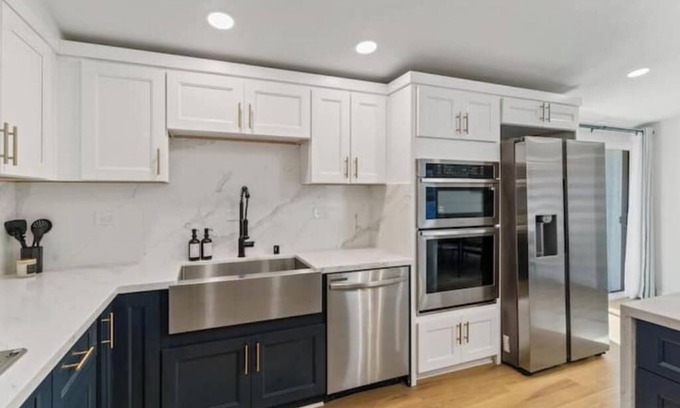 Sunnyvale House | Exhale in Sunnyvale: A Cozy Modern Haven