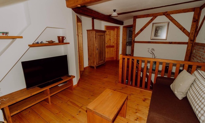 Neuschoenau Apartment | Exklusiv renoviertes Bauernhaus für 2 Personen mit Sauna, Galerie und herrlicher Aussicht