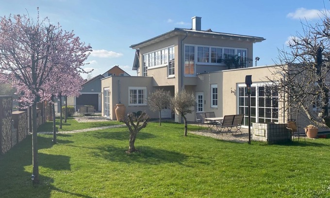 Schorndorf Apartment | Exklusive Ferienwohnung 70m2 +außenterrasse +garten + E Bike Vermietung +TV
