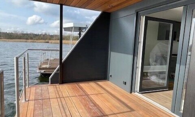 Luebeck House | Exklusiver Urlaub in der Nähe von Lübeck auf dem Hausboot "aurora"