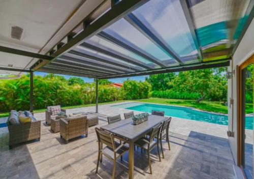 Coral Terrace Apartment | Exotic 4 Bedroom House With Pool