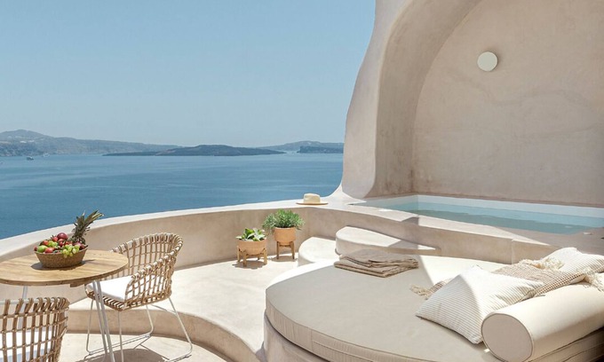 Oia Apartment | Exotic Cave Suite with Hot Tub and Sea view by Caldera Houses