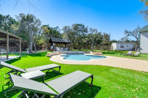 Oatmeal House | Expansive Bertram Retreat with Pool, on 28 Acres!