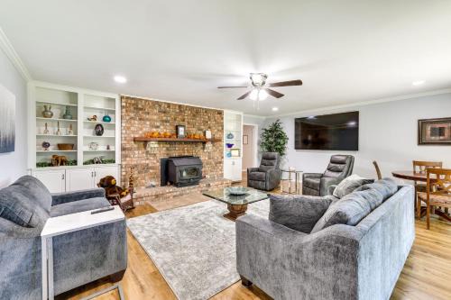 Fayetteville House | Expansive Fayetteville Retreat 11 Mi to U of A!