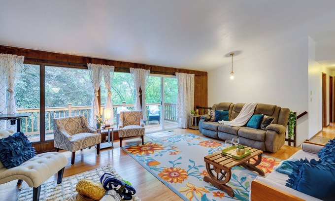 Lake Forest Park House | Expansive Lake Forest Park Home w/Private Deck!
