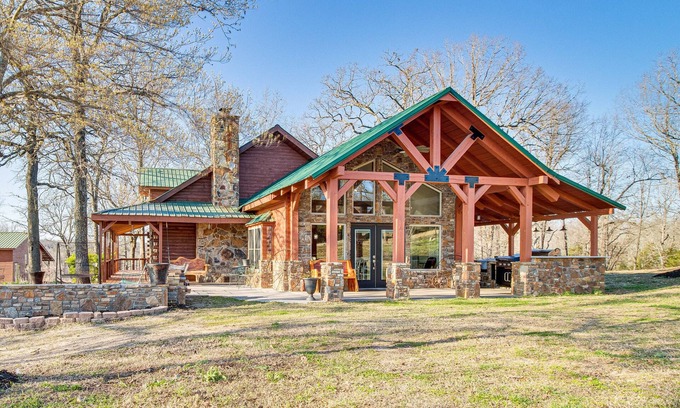 Clarkridge House | Expansive Mountain Home Rental w/Yard & Fire Pit!